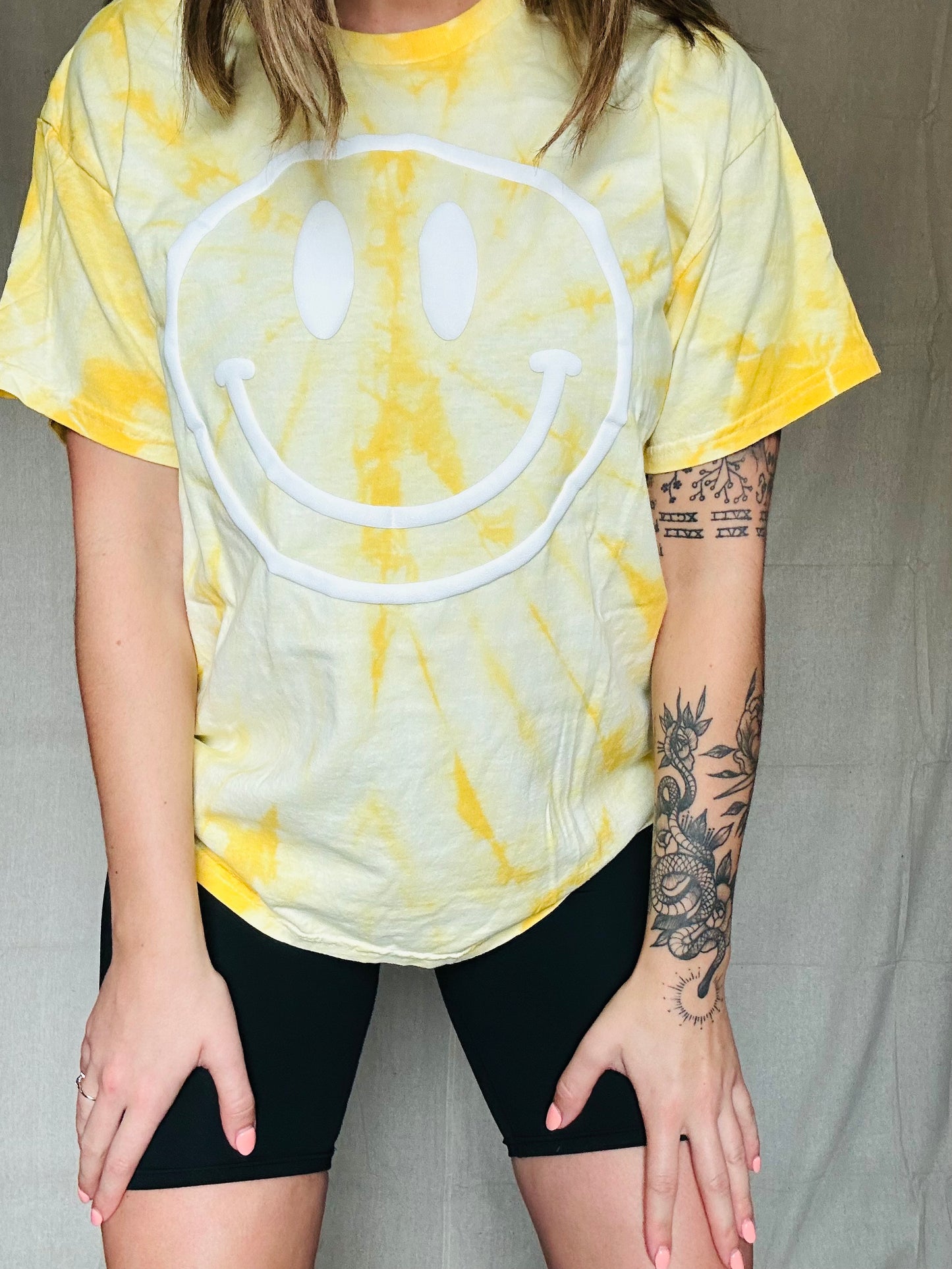 the HIPPIE SMILEY tee