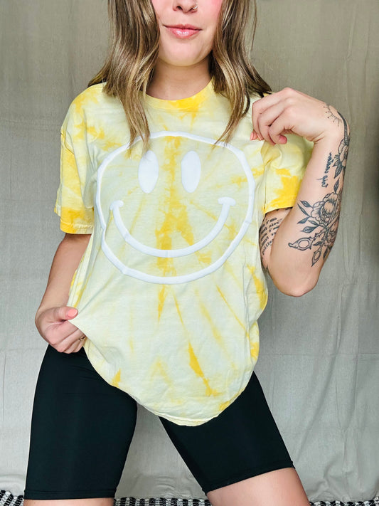 the HIPPIE SMILEY tee