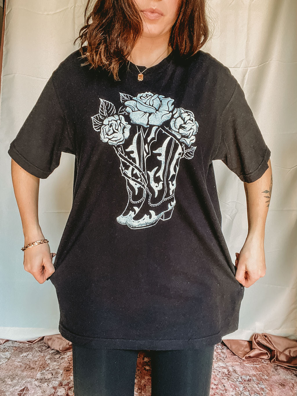 BOOTS n ROSES Tee